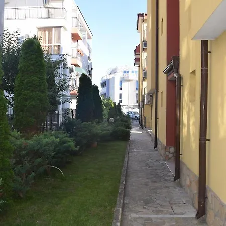 Tilly * Νεσέμπαρ